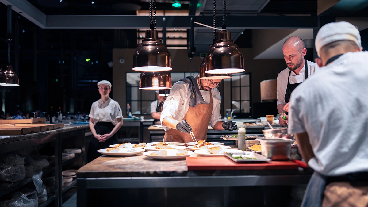 MEZRA YALIKAVAK 6 masterchef şampiyonu serhat doğramacı Bodrum Mezra yalıkavak